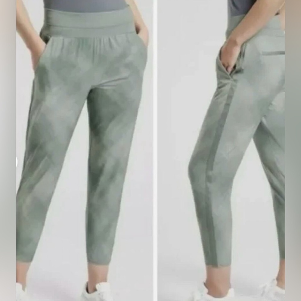 Athleta Womens Green Nolita Slim Tapered Crop Athletic Joggers Sz 20 Minimalist